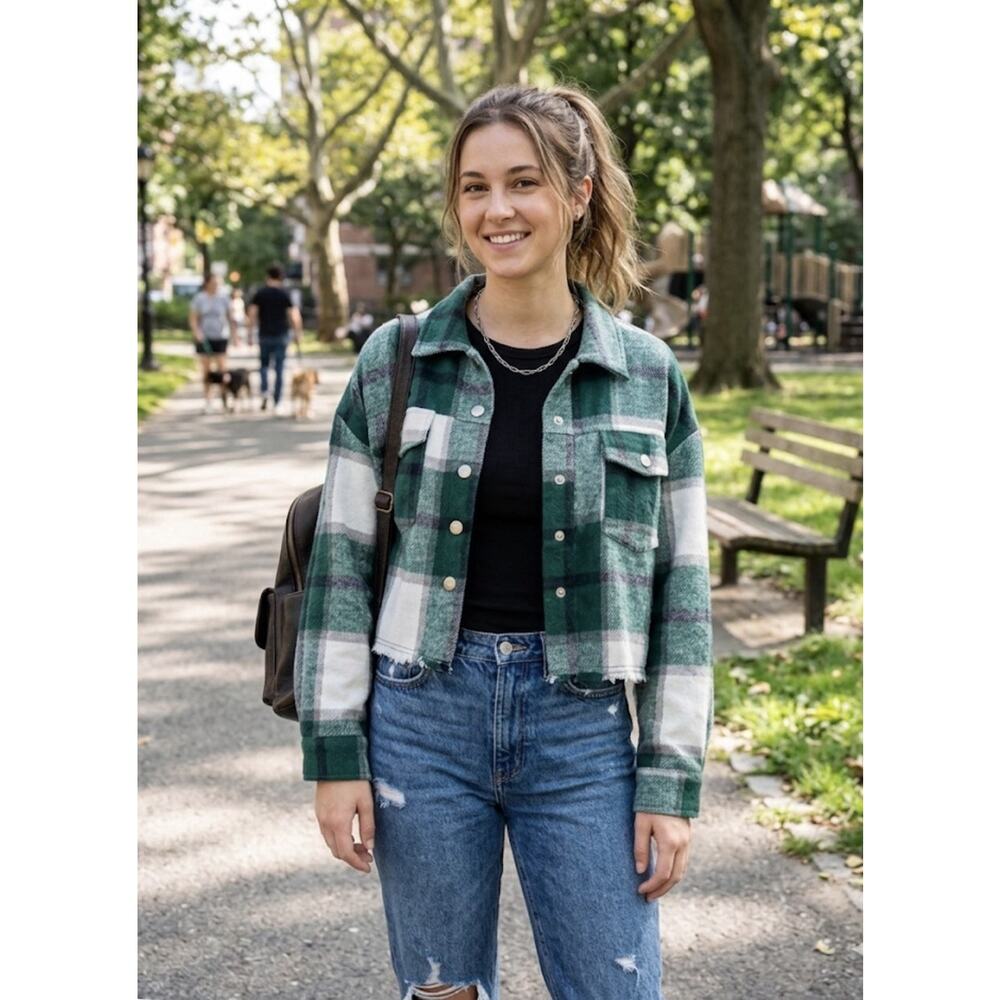 HYFVE Hunter Green Cropped Flannel Plaid Shacket Small Raw Hem Fringe Y2K Grunge